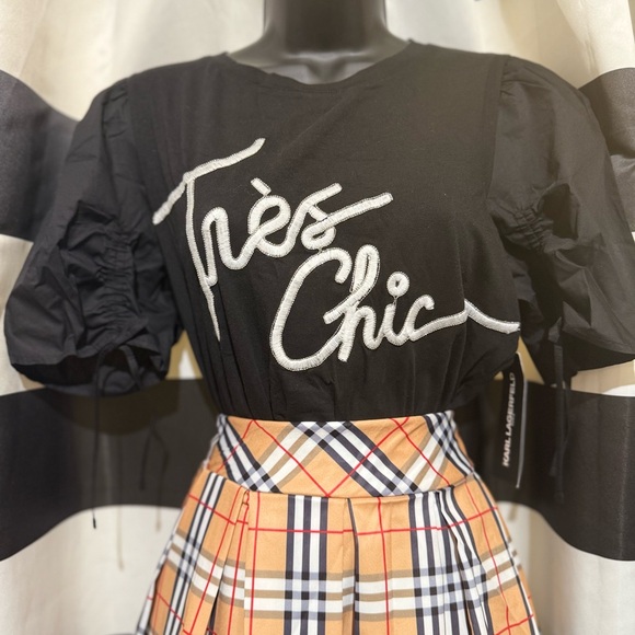 Karl Lagerfeld Black Tee with White 'Très Chic' Design